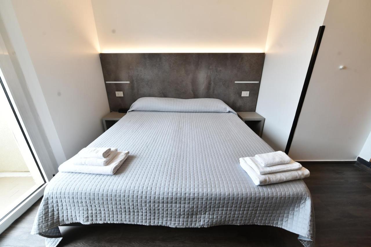 Hotel Okinawa Rimini Esterno foto