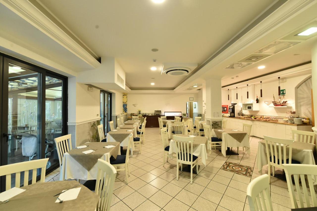 Hotel Okinawa Rimini Esterno foto