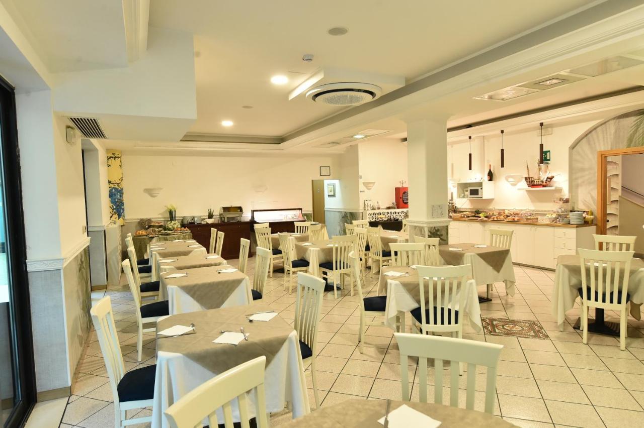 Hotel Okinawa Rimini Esterno foto