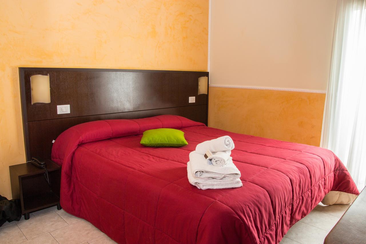 Hotel Okinawa Rimini Esterno foto