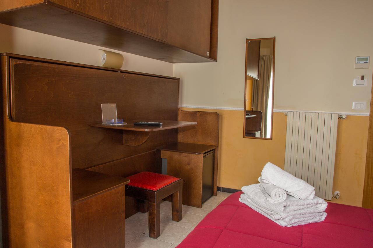 Hotel Okinawa Rimini Esterno foto