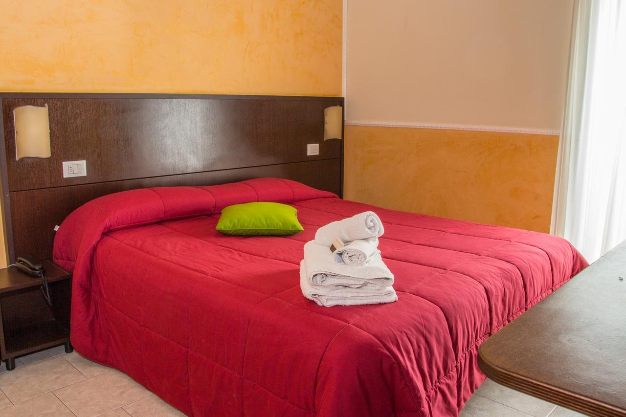 Hotel Okinawa Rimini Esterno foto