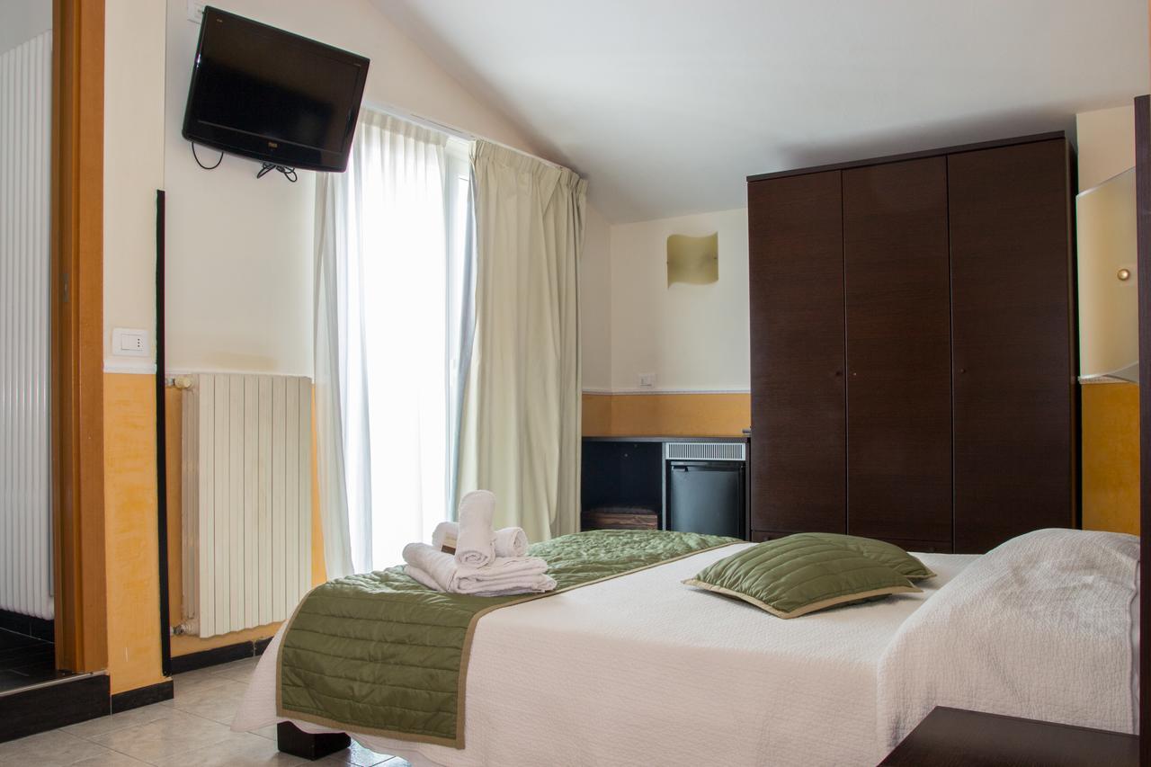 Hotel Okinawa Rimini Esterno foto